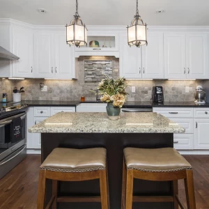 CHOOSE CLASSIC WHITE CABINETS FOR A TIMELESS LOOK CHOOSE CLASSIC WHITE CABINETS FOR A TIMELESS LOOK