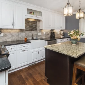 CHOOSE CLASSIC WHITE CABINETS FOR A TIMELESS LOOK CHOOSE CLASSIC WHITE CABINETS FOR A TIMELESS LOOK