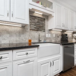 CHOOSE CLASSIC WHITE CABINETS FOR A TIMELESS LOOK CHOOSE CLASSIC WHITE CABINETS FOR A TIMELESS LOOK