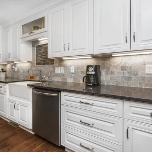 CHOOSE CLASSIC WHITE CABINETS FOR A TIMELESS LOOK CHOOSE CLASSIC WHITE CABINETS FOR A TIMELESS LOOK