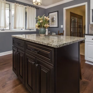 CHOOSE CLASSIC WHITE CABINETS FOR A TIMELESS LOOK CHOOSE CLASSIC WHITE CABINETS FOR A TIMELESS LOOK