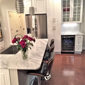 CHOOSE CLASSIC WHITE CABINETS FOR A TIMELESS LOOK CHOOSE CLASSIC WHITE CABINETS FOR A TIMELESS LOOK