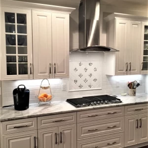 CHOOSE CLASSIC WHITE CABINETS FOR A TIMELESS LOOK CHOOSE CLASSIC WHITE CABINETS FOR A TIMELESS LOOK